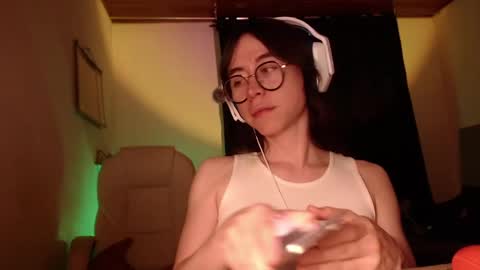 emily_pearl_ online show from 12.08.24