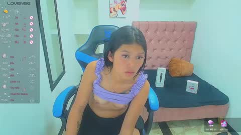 Snapshot of emily_rosse04 chatting on 01.30.25 online show from 01.30.25