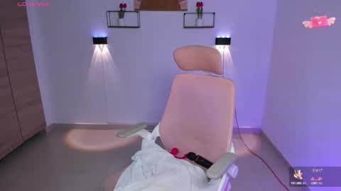 Snapshot of emily_villamil_ chatting on 10.14.25 Emi online show from 10.14.25