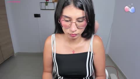 Snapshot of emily_villamil_ chatting on 03.10.26 Emi online show from 03.10.26