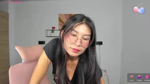Snapshot of emily_villamil_ chatting on 03.25.26 Emi online show from 03.25.26