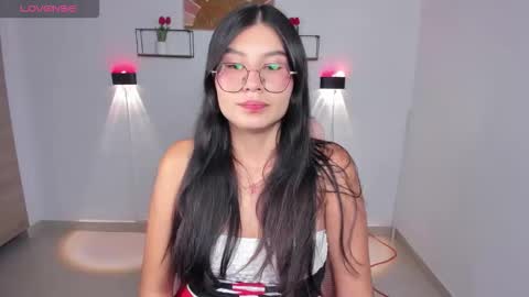 Snapshot of emily_villamil_ chatting on 03.26.26 Emi online show from 03.26.26