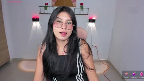 Snapshot of emily_villamil_ chatting on 04.09.26 Emi online show from 04.09.26