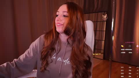 Snapshot of emily_w0w_ chatting on 01.07.25 Lia online show from 01.07.25