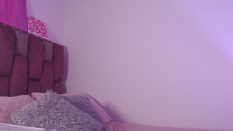 Snapshot of emily_w2 chatting on 02.18.25 emily_w2 online show from 02.18.25