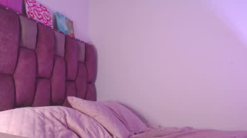 Snapshot of emily_w2 chatting on 10.26.25 emily_w2 online show from 10.26.25