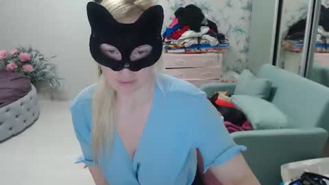 Snapshot of emily_york18 chatting on 06.25.26 Emily online show from 06.25.26