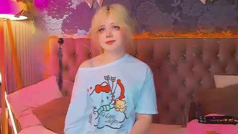 Snapshot of emilyangels chatting on 04.23.26 Baby Emelli online show from 04.23.26