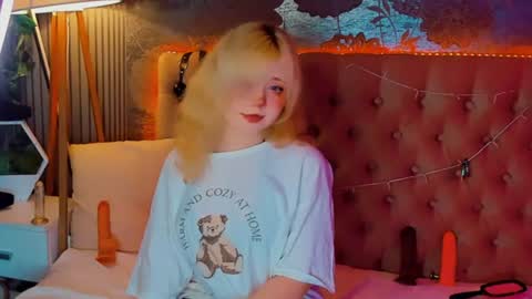 Snapshot of emilyangels chatting on 07.09.26 Baby Emelli online show from 07.09.26