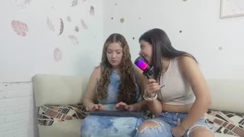 Snapshot of emilyblosom_y_miarose chatting on 07.17.26 online show from 07.17.26