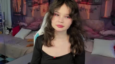 Snapshot of emilychaves chatting on 11.13.25 Emilyhaves online show from 11.13.25