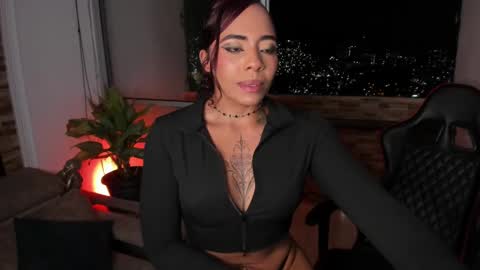 Snapshot of emilyfitness8 chatting on 02.19.25 emily online show from 02.19.25