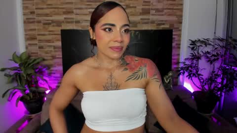 Snapshot of emilyfitness8 chatting on 05.14.26 emily online show from 05.14.26