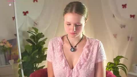 Snapshot of emilyhewell chatting on 06.20.26 Emi online show from 06.20.26