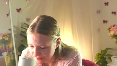 Snapshot of emilyhewell chatting on 07.09.26 Emi online show from 07.09.26