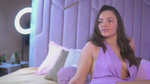 Snapshot of emilyjuarez chatting on 12.22.24 Emily online show from 12.22.24