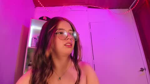 Snapshot of emilykarterr chatting on 01.05.25 VALEEEN online show from 01.05.25