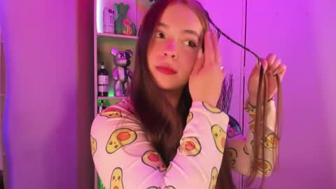 Snapshot of emilykarterr chatting on 01.17.25 VALEEEN online show from 01.17.25