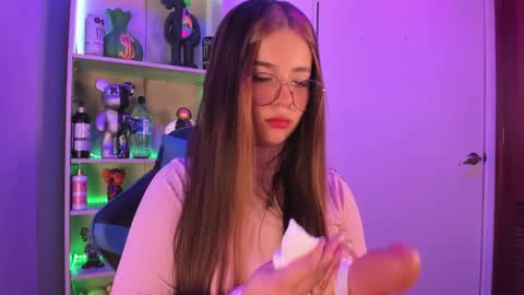 Snapshot of emilykarterr chatting on 01.19.25 VALEEEN online show from 01.19.25