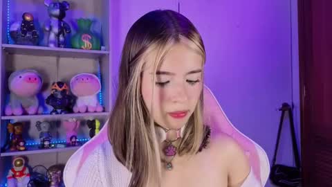 Snapshot of emilykarterr chatting on 09.18.25 VALEEEN online show from 09.18.25