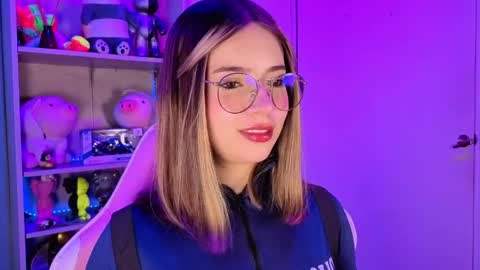 Snapshot of emilykarterr chatting on 04.22.26 VALEEEN online show from 04.22.26