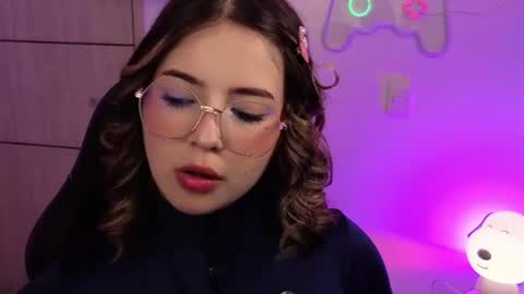 Snapshot of emilykarterr chatting on 06.19.26 VALEEEN online show from 06.19.26
