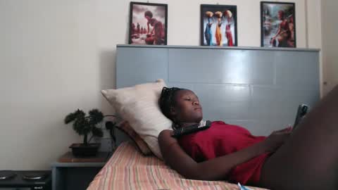 Snapshot of emilyposha chatting on 02.19.25 Emilly online show from 02.19.25