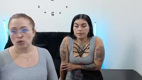 Snapshot of emilyriskhot chatting on 09.21.25 emily friends online show from 09.21.25