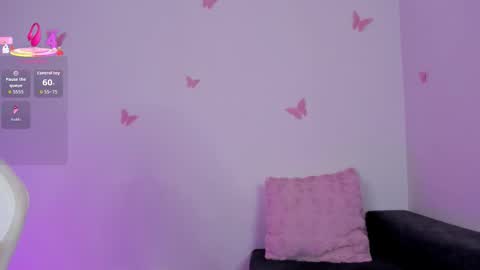 Snapshot of emilyrive chatting on 10.09.25 Emily online show from 10.09.25