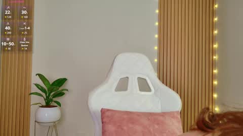 Snapshot of emilyrive chatting on 11.07.25 Emily online show from 11.07.25