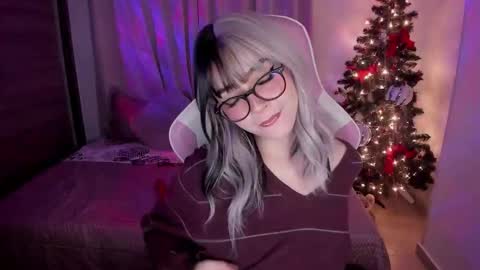 Snapshot of emilyrosss_ chatting on 01.11.25 EMILY online show from 01.11.25