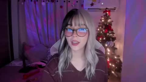 Snapshot of emilyrosss_ chatting on 01.11.25 EMILY online show from 01.11.25