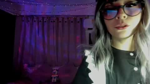 Snapshot of emilyrosss_ chatting on 01.27.25 EMILY online show from 01.27.25