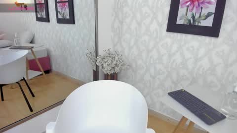 Snapshot of emilysumer chatting on 01.15.25 Summer 3 online show from 01.15.25