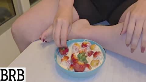 Snapshot of emilysumer chatting on 11.17.25 Summer 3 online show from 11.17.25