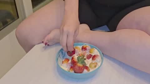 Snapshot of emilysumer chatting on 11.30.25 Summer 3 online show from 11.30.25