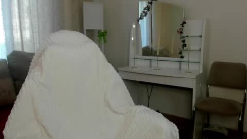 Snapshot of emilytrase chatting on 05.11.26 Betty online show from 05.11.26