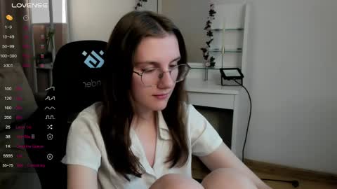Snapshot of emilytrase chatting on 05.25.26 Betty online show from 05.25.26