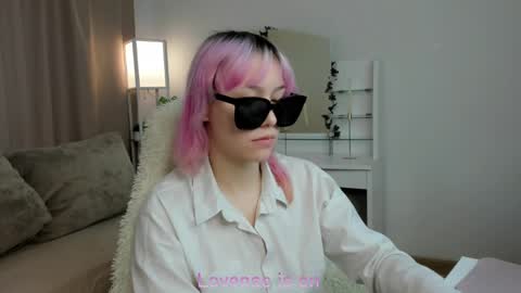 Snapshot of emilytrase chatting on 06.03.26 Betty online show from 06.03.26