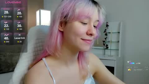 Snapshot of emilytrase chatting on 06.12.26 Betty online show from 06.12.26