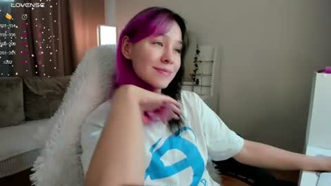 Snapshot of emilytrase chatting on 07.04.26 Betty online show from 07.04.26