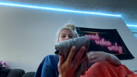 Snapshot of emilywarren296 chatting on 09.13.25 emilywarren296 online show from 09.13.25