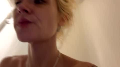 Snapshot of emilywarren296 chatting on 09.30.25 emilywarren296 online show from 09.30.25