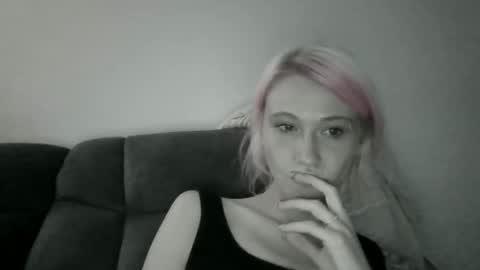 Snapshot of emilywarren296 chatting on 10.30.25 emilywarren296 online show from 10.30.25