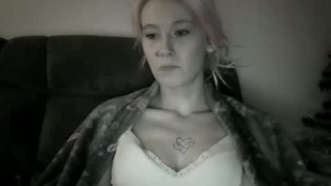 Snapshot of emilywarren296 chatting on 11.12.25 emilywarren296 online show from 11.12.25