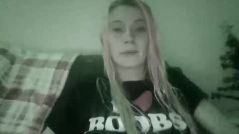 Snapshot of emilywarren296 chatting on 11.24.25 emilywarren296 online show from 11.24.25