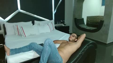 Emilly Willis online show from 01.12.25