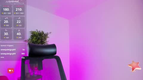 Snapshot of emilywillis8 chatting on 09.23.25 E M I L Y online show from 09.23.25