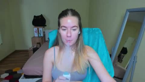 Snapshot of emilyy____ chatting on 02.26.25 Emily online show from 02.26.25