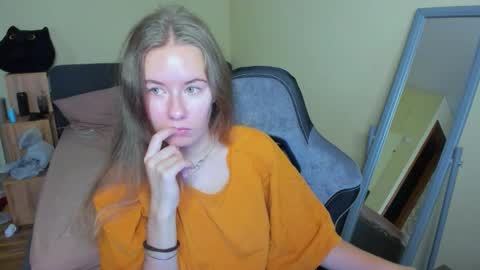 Snapshot of emilyy____ chatting on 09.20.25 Emily online show from 09.20.25